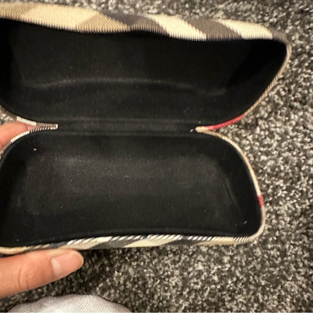 Burberry Checkered Sunglasses case Eyeglass Case - Picture 7 of 8